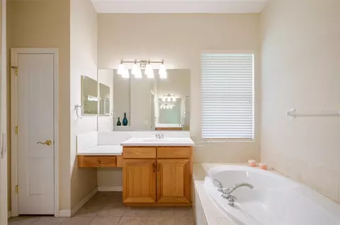 Bath - 12344 Lavender Loop, Bradenton, FL 34212 photo 2 of 6