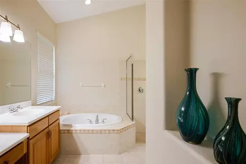 Bath - 12344 Lavender Loop, Bradenton, FL 34212 photo 3 of 6