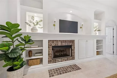 Living - 903 Tranquility Cir, Osprey, FL 34229 photo 3 of 3
