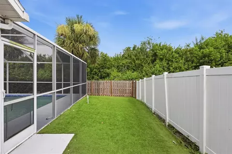 Exterior - 306 111th St E, Bradenton, FL 34212 photo 7 of 10