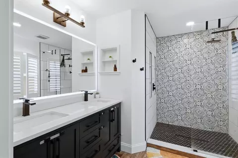 Bath - 306 111th St E, Bradenton, FL 34212 photo 1 of 4