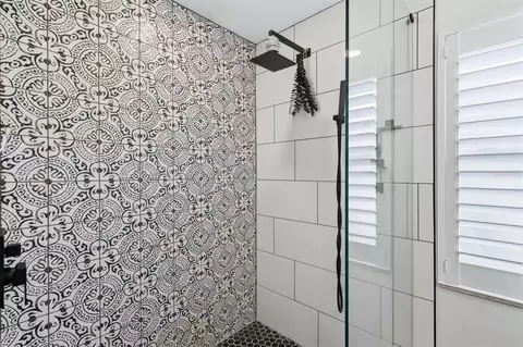 Bath - 306 111th St E, Bradenton, FL 34212 photo 2 of 4