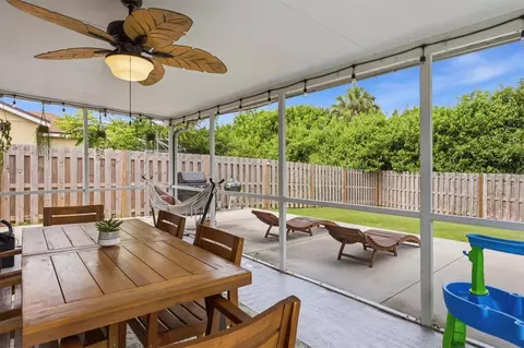 Exterior - 306 111th St E, Bradenton, FL 34212 photo 2 of 10