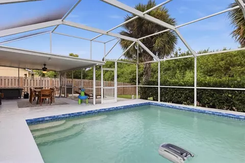 Exterior - 306 111th St E, Bradenton, FL 34212 photo 1 of 10