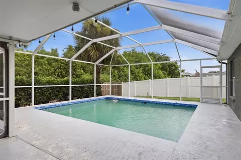 Exterior - 306 111th St E, Bradenton, FL 34212 photo 6 of 10