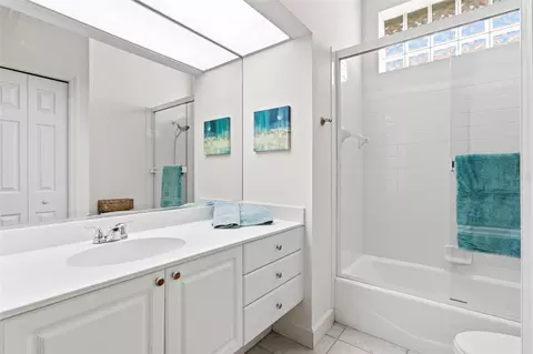 Bath - 8762 52nd Ave E, Bradenton, FL 34211 photo 4 of 4