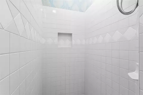 Bath - 8762 52nd Ave E, Bradenton, FL 34211 photo 3 of 4