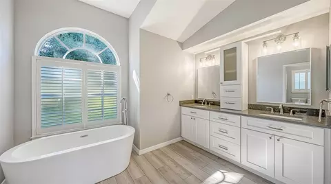 Bath - 602 137th St E, Bradenton, FL 34212 photo 1 of 3