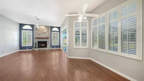 Living - 602 137th St E, Bradenton, FL 34212 photo 9 of 14