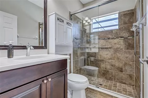 Bath - 1436 Hickory View Cir, Parrish, FL 34219 photo 4 of 6