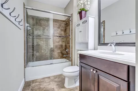 Bath - 1436 Hickory View Cir, Parrish, FL 34219 photo 6 of 6