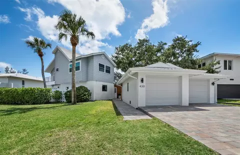 430 Island Cir, Sarasota, FL 34242