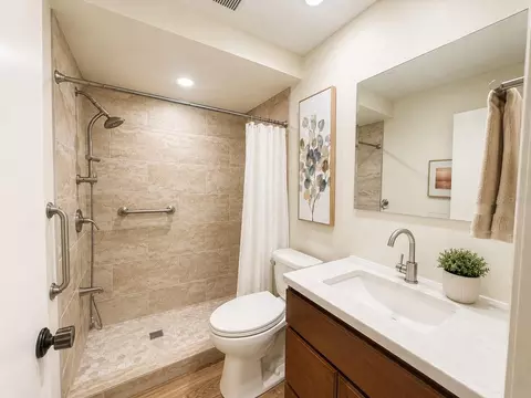 Bath - 5530 37th St E, Bradenton, FL 34203 photo 3 of 3
