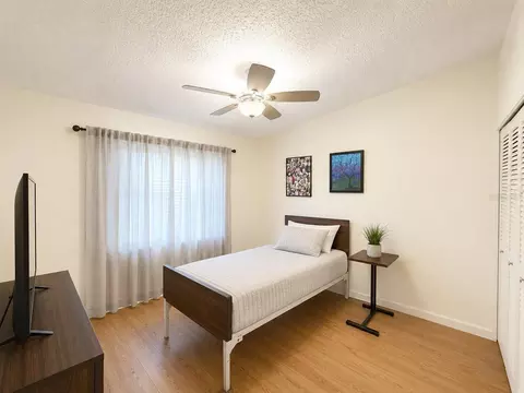 Bedroom - 5530 37th St E, Bradenton, FL 34203 photo 3 of 3