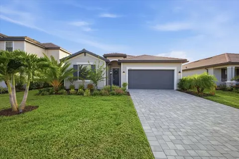 5250 Coral Reef Way, Lakewood Ranch, FL 34211