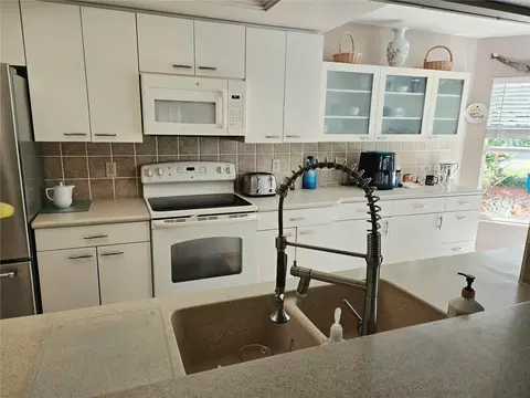 Kitchen - 4236 Pro Am Ave E, Bradenton, FL 34203 photo 3 of 7