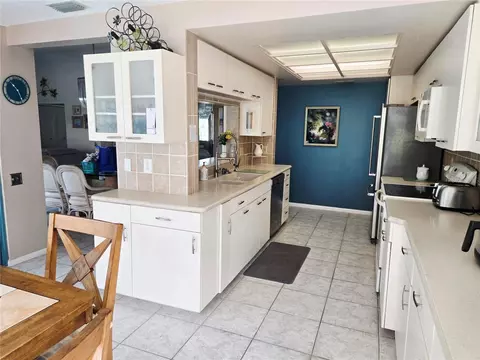 Kitchen - 4236 Pro Am Ave E, Bradenton, FL 34203 photo 1 of 7