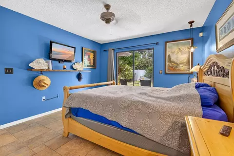 Bedroom - 5610 33rd Ln E, Bradenton, FL 34203 photo 4 of 4