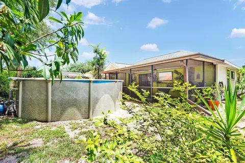 Exterior - 5610 33rd Ln E, Bradenton, FL 34203 photo 6 of 15