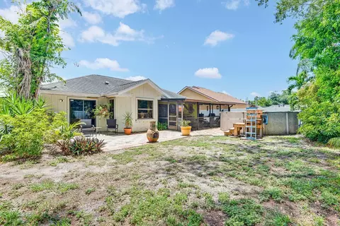 Exterior - 5610 33rd Ln E, Bradenton, FL 34203 photo 10 of 15