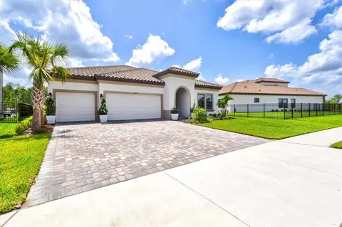 Exterior - 8818 Eastwyck Dr, Parrish, FL 34219 photo 13 of 31