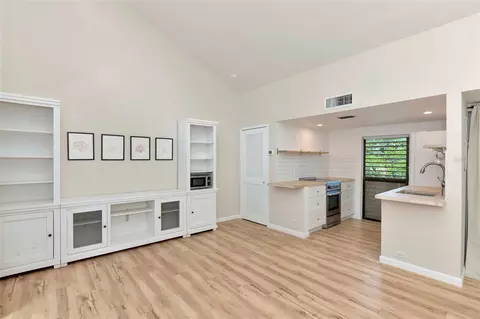 Living - 701 Pine Run Dr #701, Osprey, FL 34229 photo 3 of 6