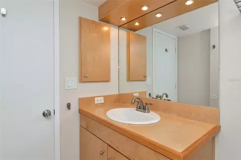 Bath - 701 Pine Run Dr #701, Osprey, FL 34229 photo 2 of 3