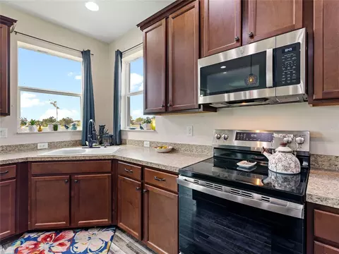 Kitchen - 11323 80th St E, Parrish, FL 34219 photo 3 of 3