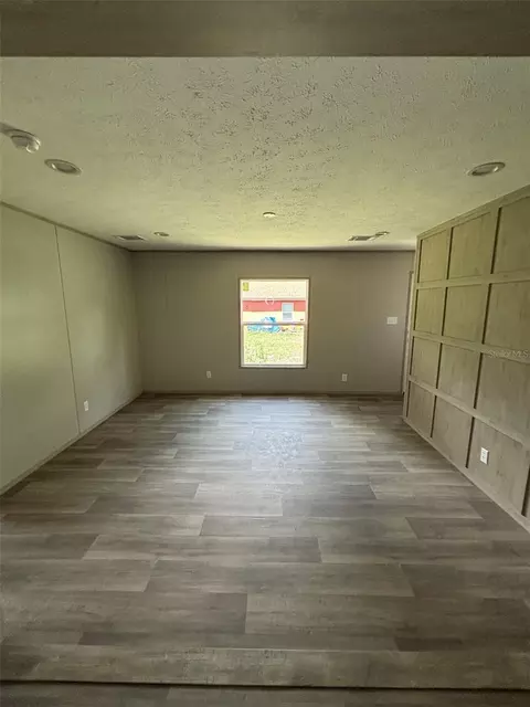 Living - 175 Smith St, Mulberry, FL 33860 photo 1 of 3