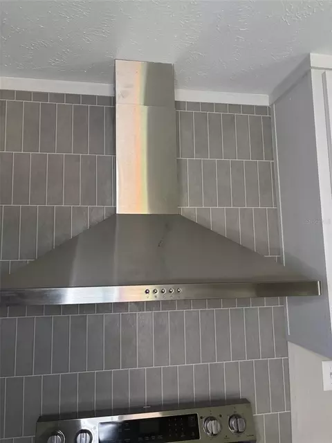 Kitchen - 175 Smith St, Mulberry, FL 33860 photo 3 of 6