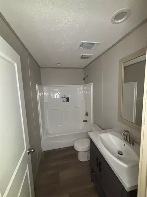 Bath - 175 Smith St, Mulberry, FL 33860 photo 5 of 7