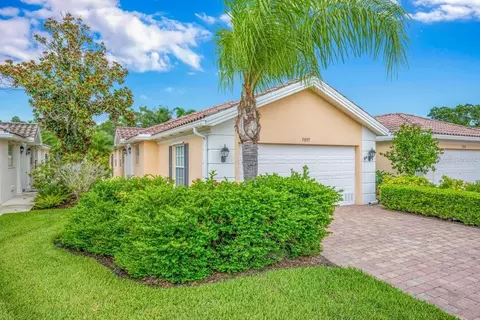 7617 Camminare Dr, Sarasota, FL 34238