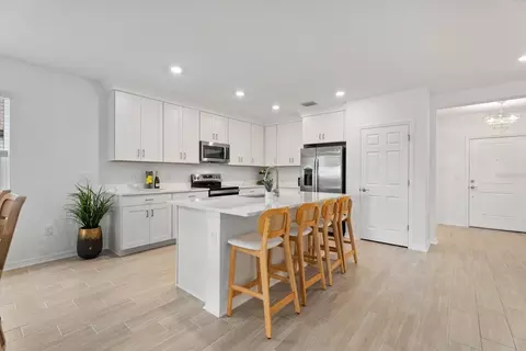 Kitchen - 10032 Last Light Gln, Parrish, FL 34219 photo 3 of 6