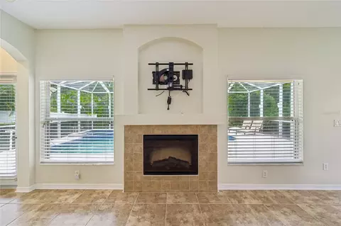 Living - 8124 115th Ave E, Parrish, FL 34219 photo 4 of 5