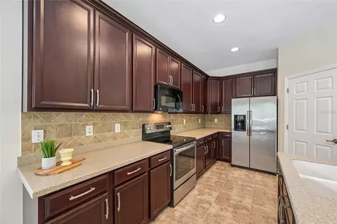 Kitchen - 8124 115th Ave E, Parrish, FL 34219 photo 4 of 7