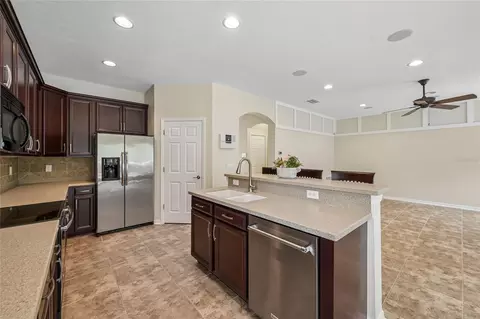Kitchen - 8124 115th Ave E, Parrish, FL 34219 photo 5 of 7
