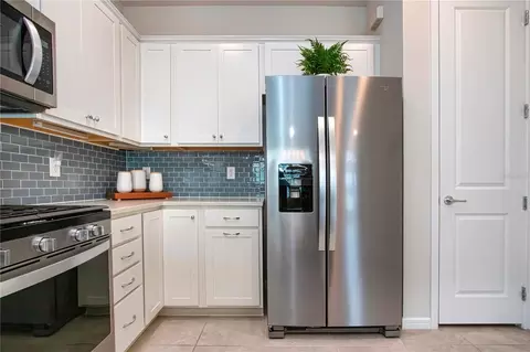 Kitchen - 8427 Ocean Tides Cv, Parrish, FL 34219 photo 3 of 6