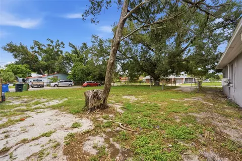 Exterior - 2425 9th Ave E, Bradenton, FL 34208 photo 5 of 6
