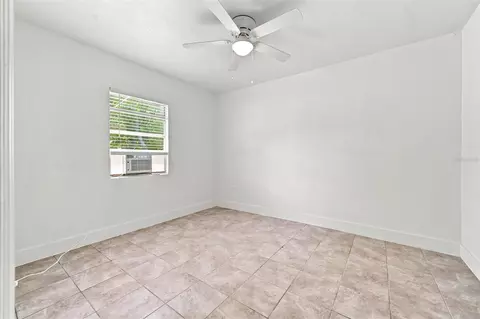 Bedroom - 2425 9th Ave E, Bradenton, FL 34208 photo 3 of 4