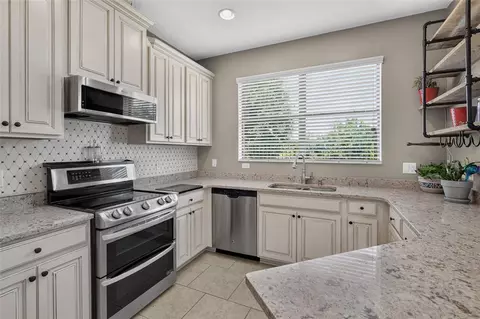 Kitchen - 5274 78th St Cir E, Bradenton, FL 34203 photo 5 of 6