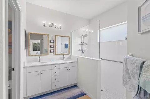Bath - 11739 Fennemore Way, Parrish, FL 34219 photo 2 of 2