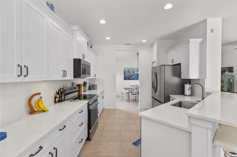 Kitchen - 11739 Fennemore Way, Parrish, FL 34219 photo 4 of 5