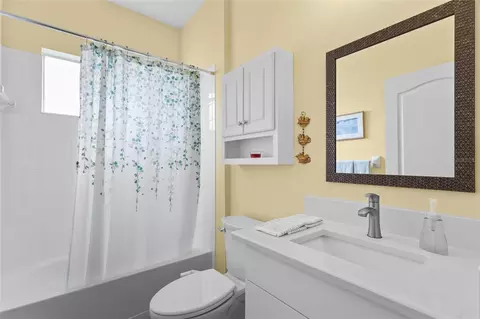Bath - 11739 Fennemore Way, Parrish, FL 34219 photo 1 of 2