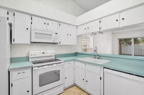 Kitchen - 13616 Laraway Dr, Riverview, FL 33579 photo 1 of 2