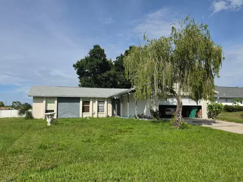 586 Altoona St NW, Port Charlotte, FL 33948