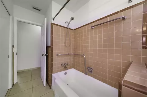 Bath - 2077 Druid Rd E, Clearwater, FL 33764 photo 10 of 10