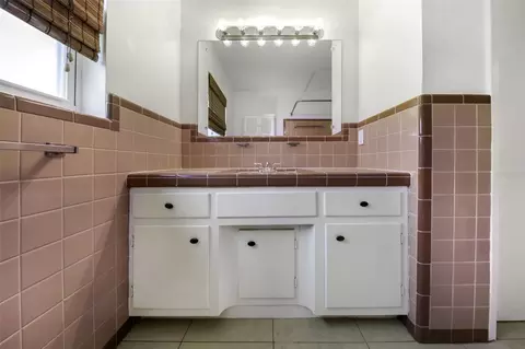 Bath - 2077 Druid Rd E, Clearwater, FL 33764 photo 8 of 10