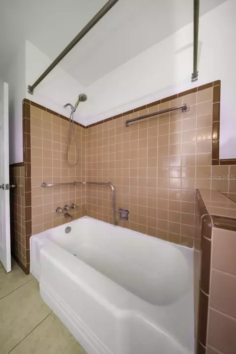 Bath - 2077 Druid Rd E, Clearwater, FL 33764 photo 9 of 10