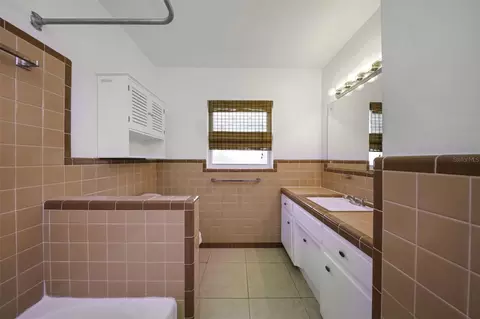Bath - 2077 Druid Rd E, Clearwater, FL 33764 photo 5 of 10