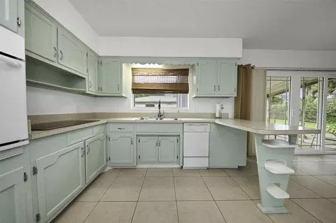 Kitchen - 2077 Druid Rd E, Clearwater, FL 33764 photo 5 of 6